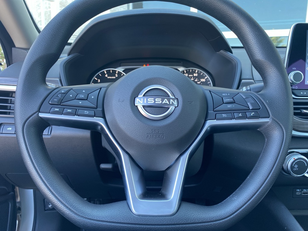 2025 Nissan Altima SV Image 16 of 31