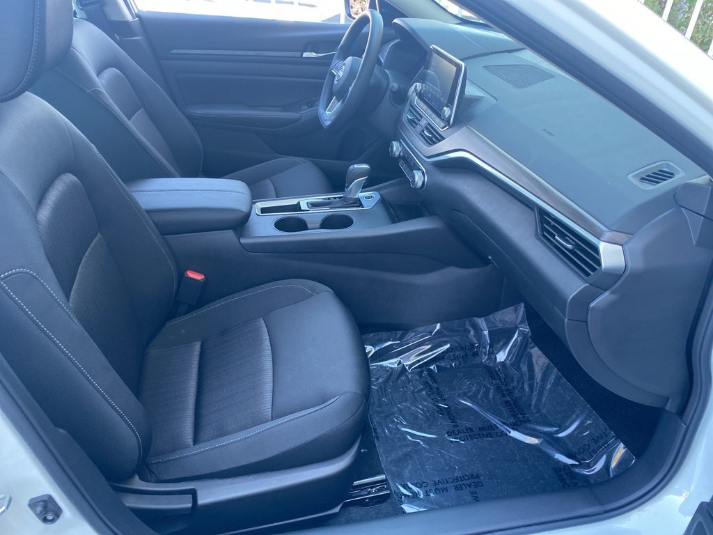 2025 Nissan Altima SV Image 12 of 31