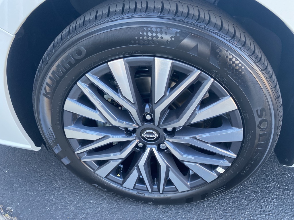 2025 Nissan Altima SV Image 9 of 31