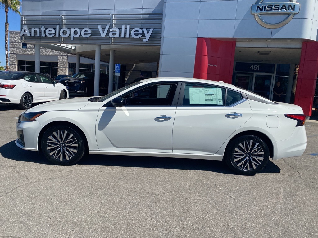 2025 Nissan Altima SV Image 7 of 31