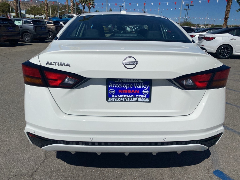 2025 Nissan Altima SV Image 5 of 31
