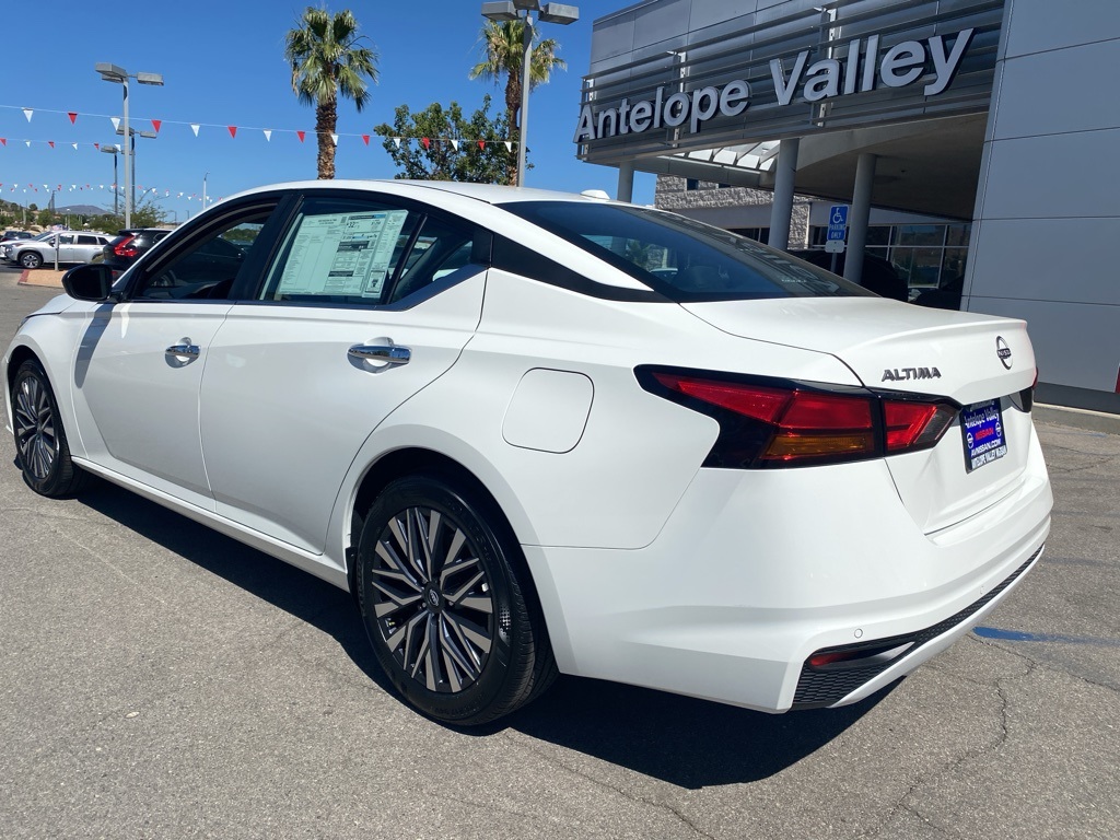 2025 Nissan Altima SV Image 6 of 31