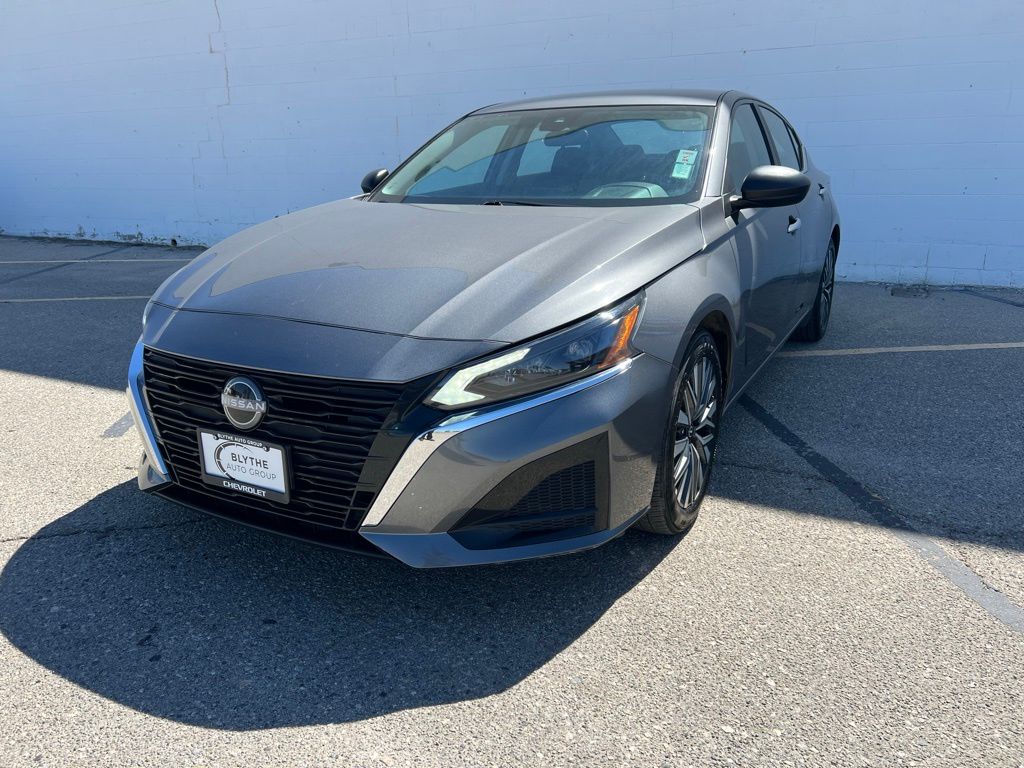 2025 Nissan Altima SV Image 1 of 28