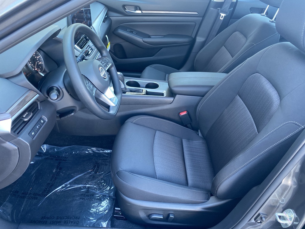 2025 Nissan Altima SV Image 16 of 33