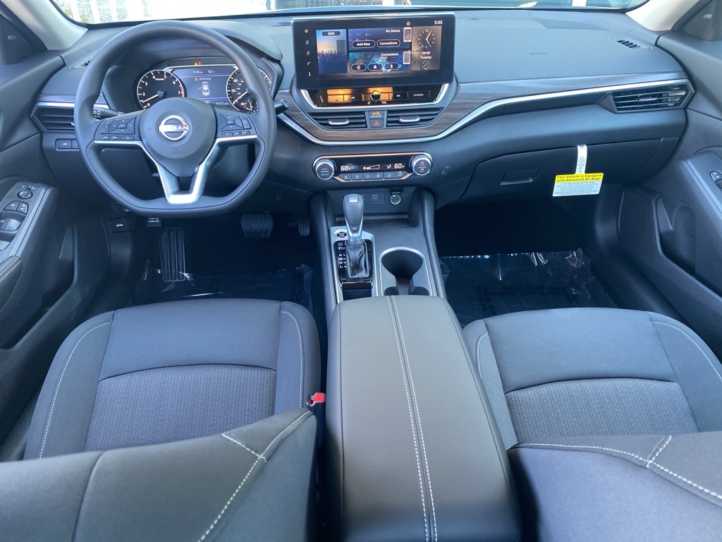 2025 Nissan Altima SV Image 18 of 33