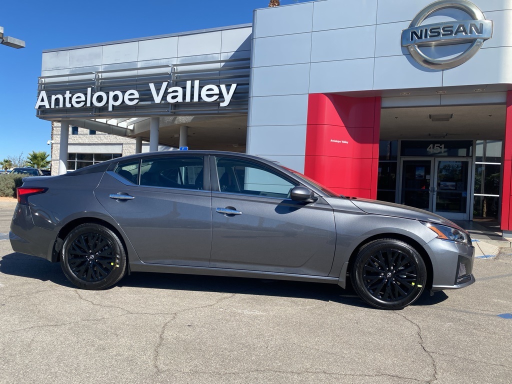 2025 Nissan Altima SV Image 3 of 33