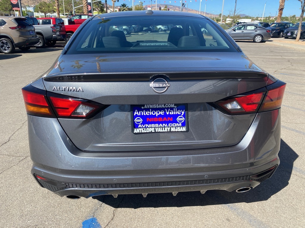 2025 Nissan Altima SV Image 6 of 33