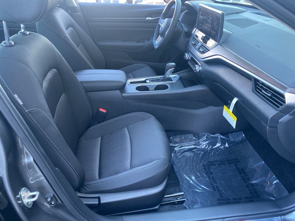 2025 Nissan Altima SV Image 14 of 33