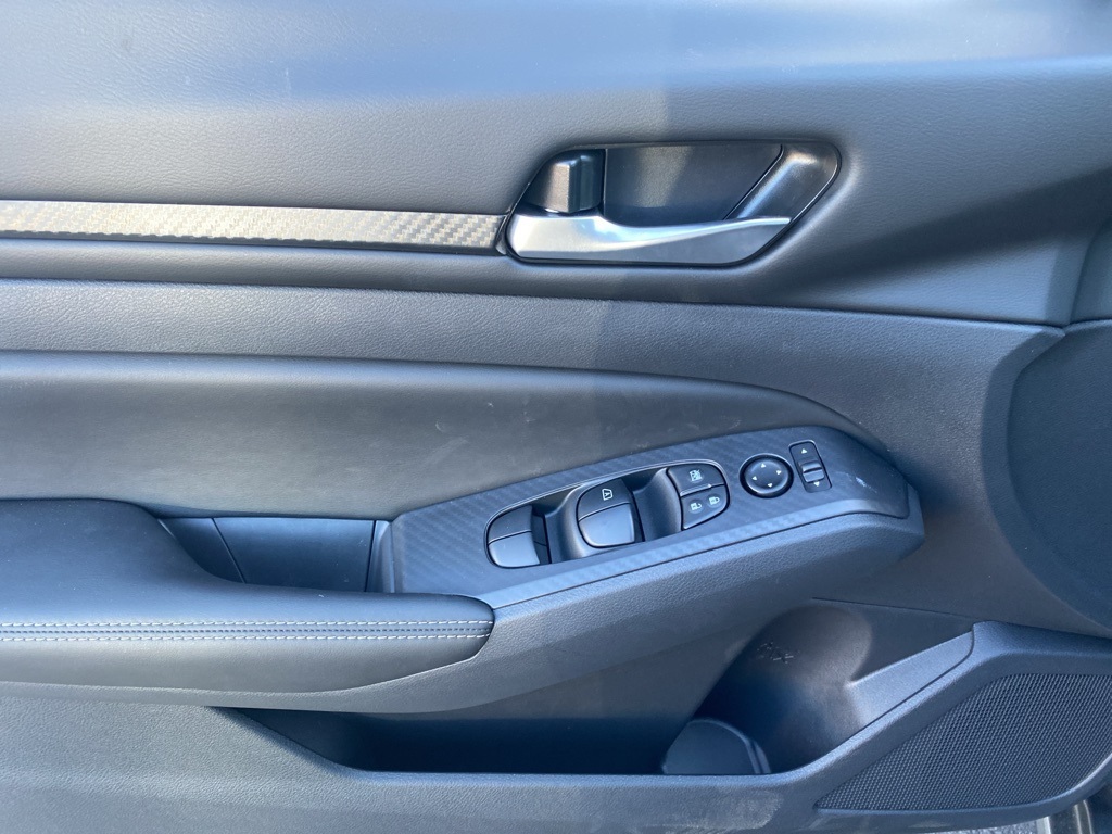 2025 Nissan Altima SV Image 25 of 33