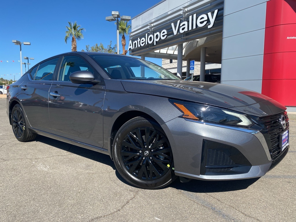 2025 Nissan Altima SV Image 4 of 33