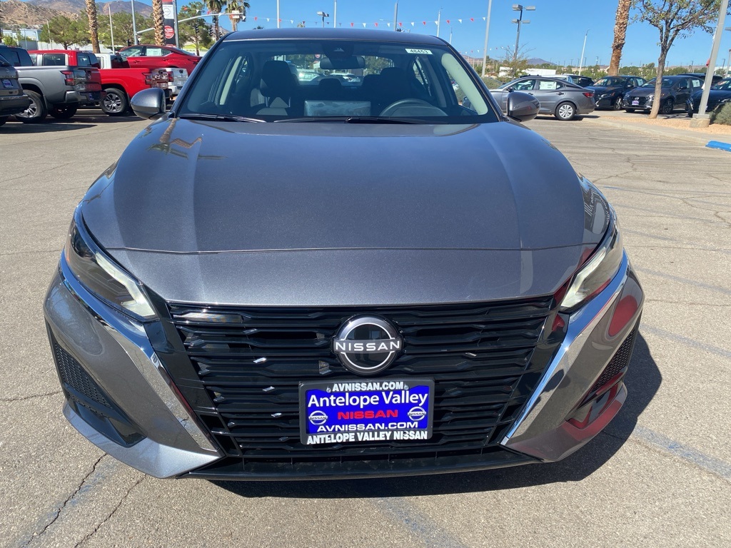 2025 Nissan Altima SV Image 2 of 33