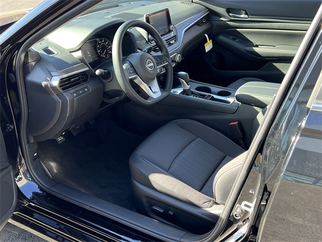 Vehicle image 11 of 28