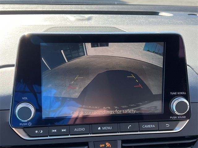 Vehicle image 18 of 28