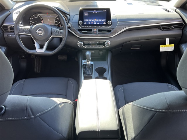 Vehicle image 22 of 28