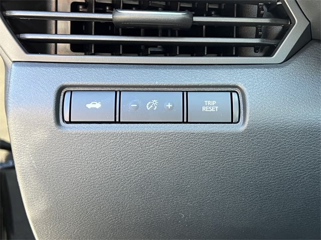 Vehicle image 12 of 28