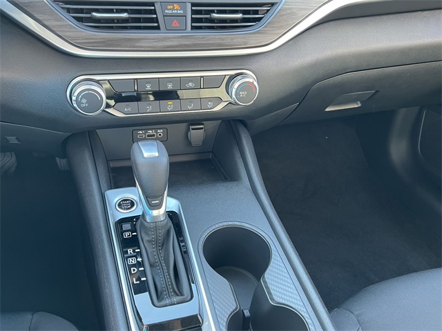 Vehicle image 17 of 28