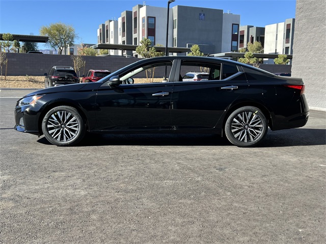 Vehicle image 8 of 28