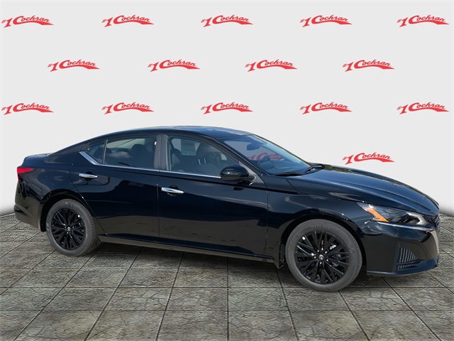 2025 Nissan Altima SV Image 3 of 30