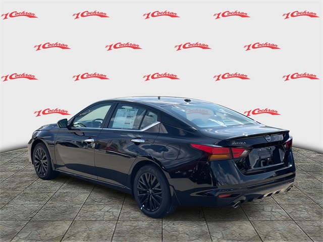 2025 Nissan Altima SV Image 7 of 30