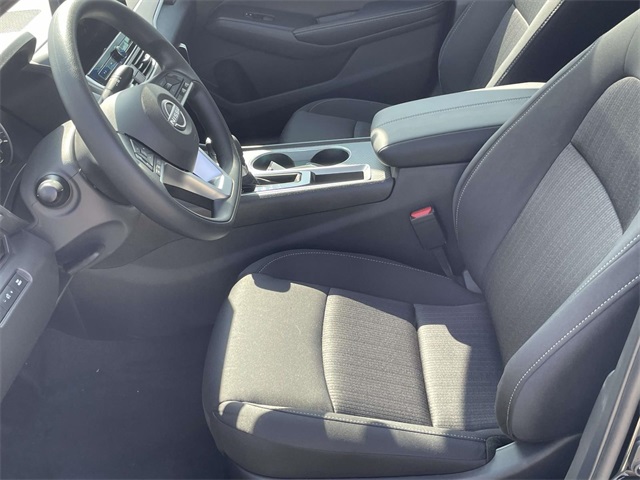 2025 Nissan Altima SV Image 13 of 30