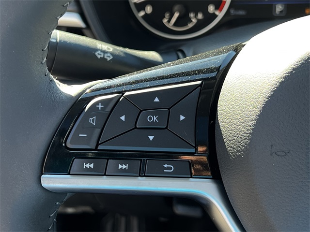 Vehicle image 13 of 29