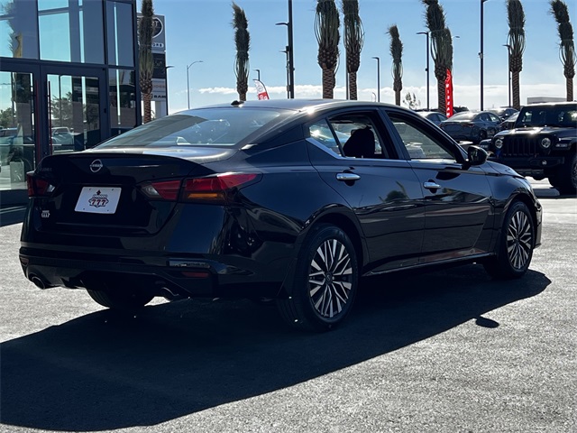 Vehicle image 5 of 29
