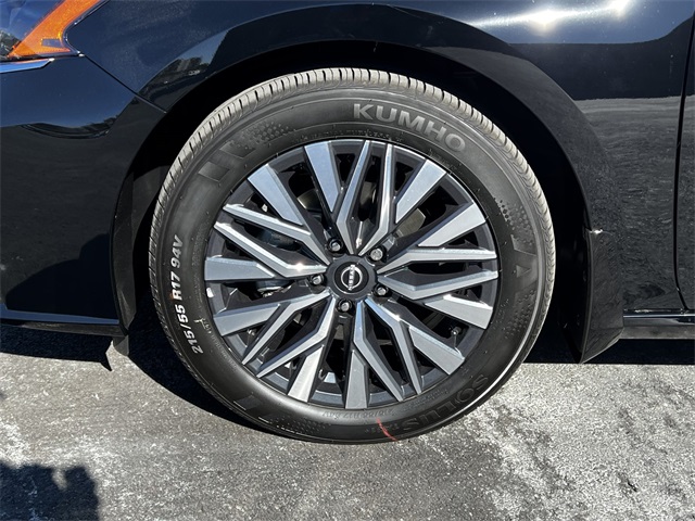 Vehicle image 28 of 29