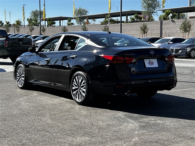 Vehicle image 7 of 29