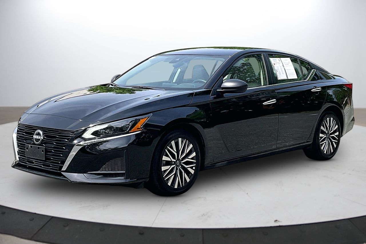 2025 Nissan Altima SV Image 1 of 35