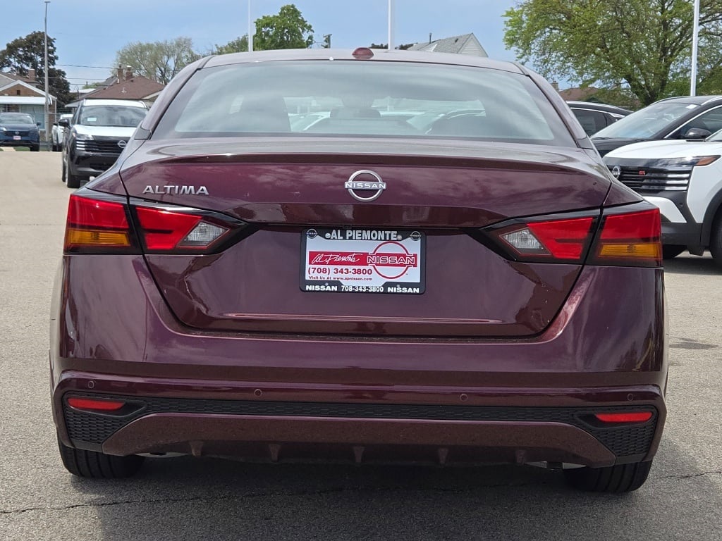 Vehicle image 6 of 28