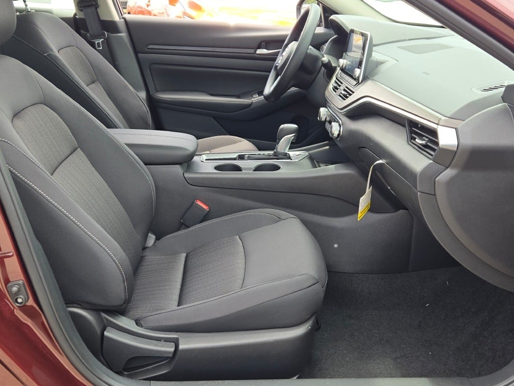 Vehicle image 8 of 28