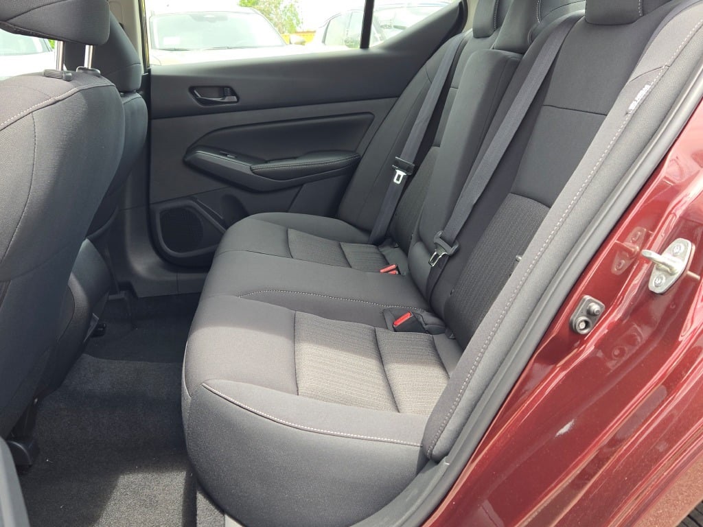 Vehicle image 14 of 28