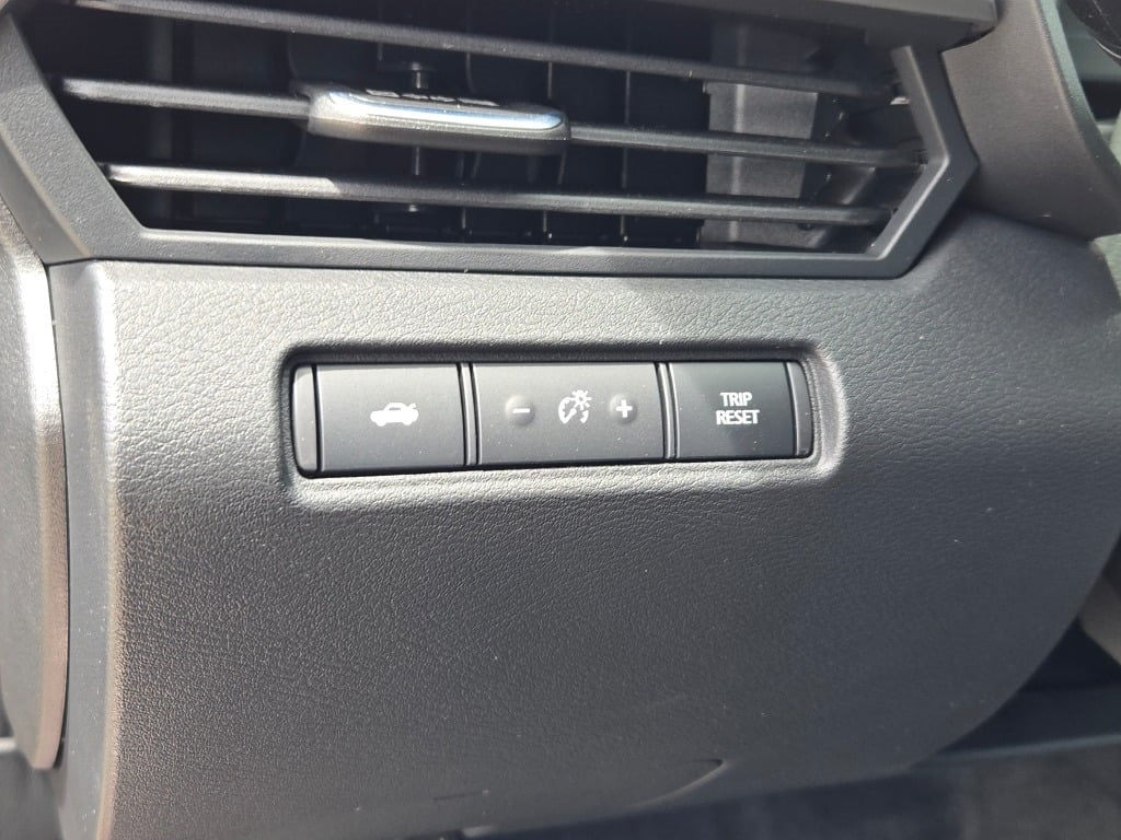Vehicle image 20 of 28