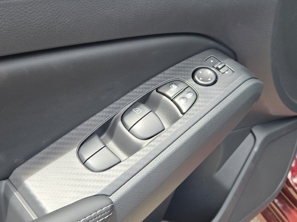 Vehicle image 17 of 28