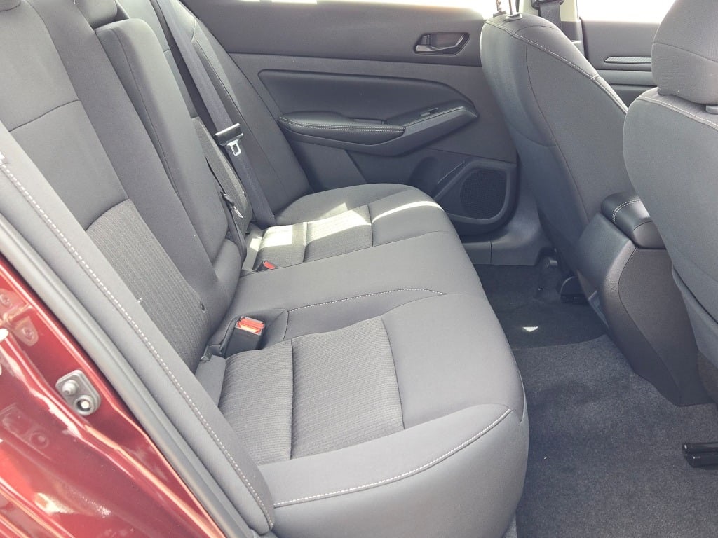 Vehicle image 11 of 28