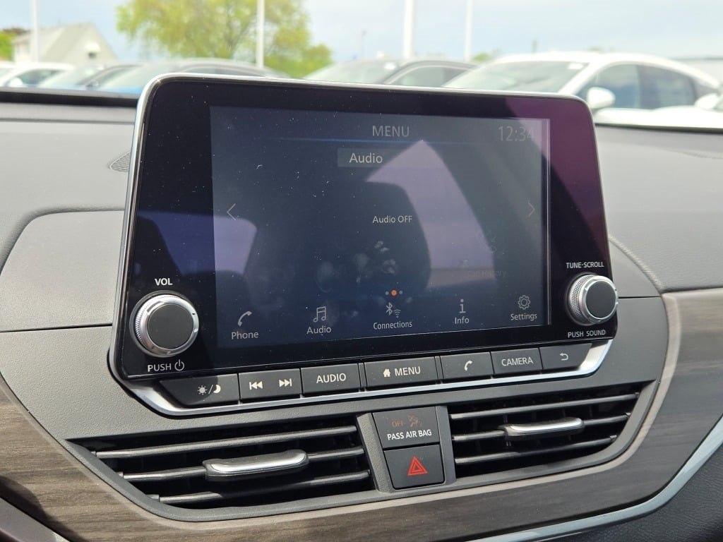 Vehicle image 23 of 28