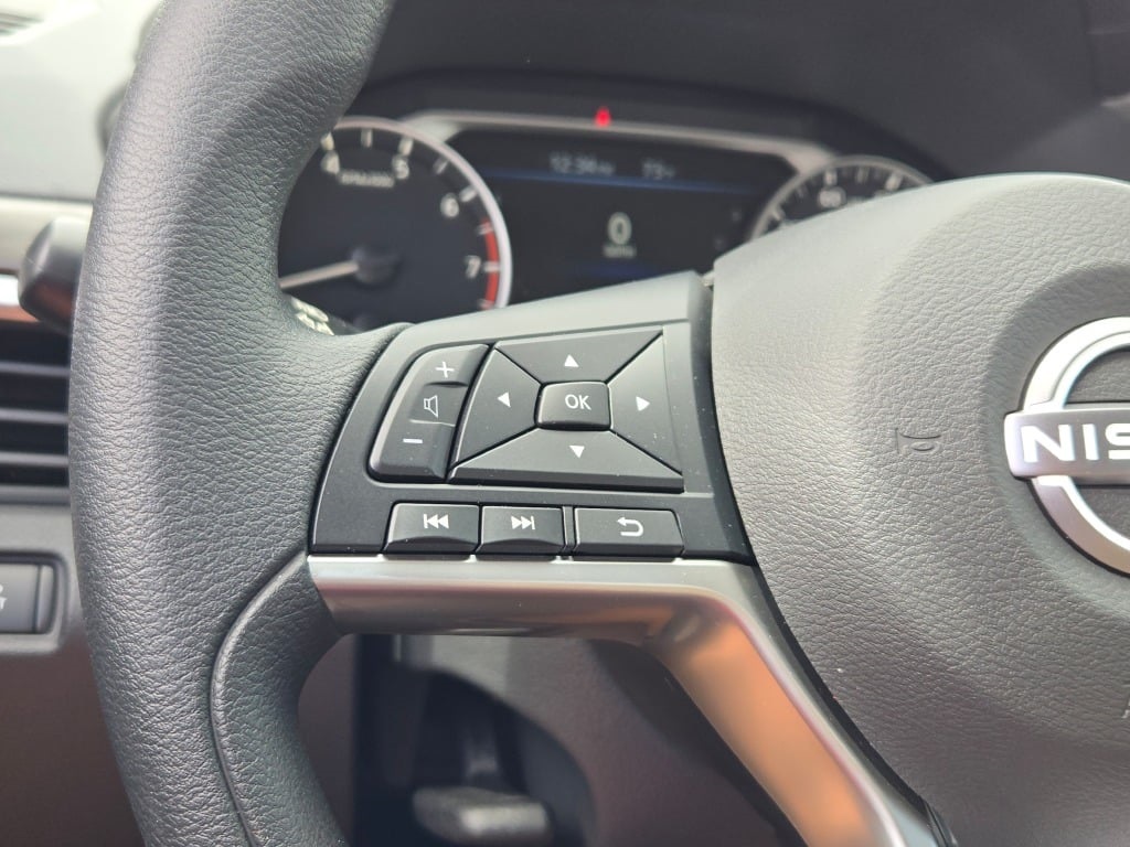 Vehicle image 26 of 28