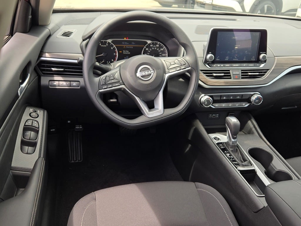 Vehicle image 15 of 28