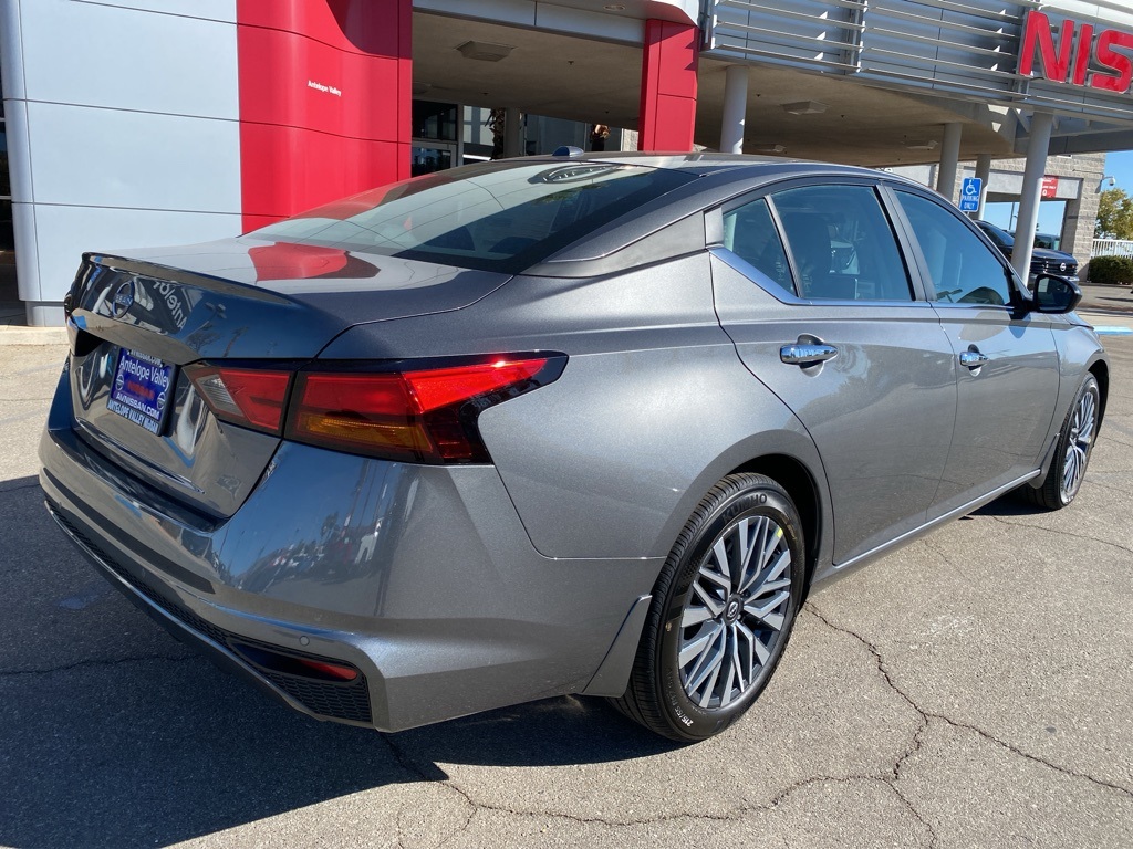 2025 Nissan Altima SV Image 5 of 31