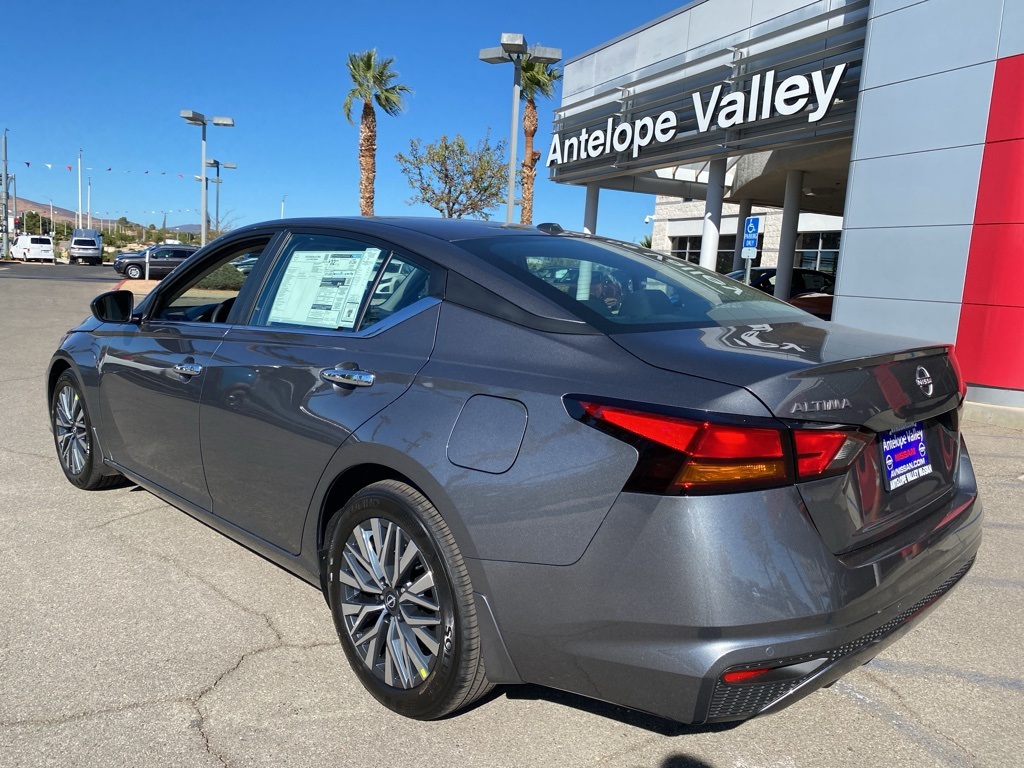 2025 Nissan Altima SV Image 8 of 31