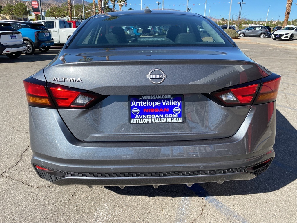 2025 Nissan Altima SV Image 6 of 31