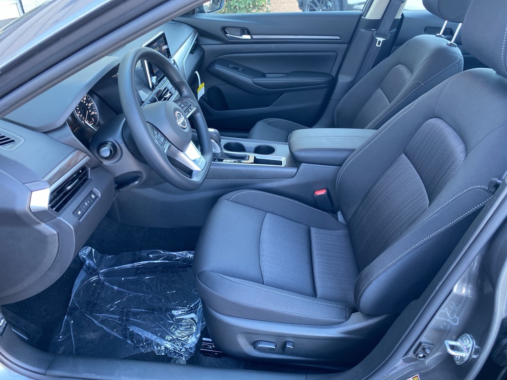 2025 Nissan Altima SV Image 15 of 31