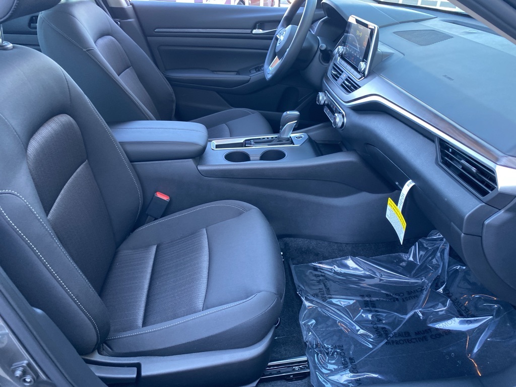 2025 Nissan Altima SV Image 13 of 31