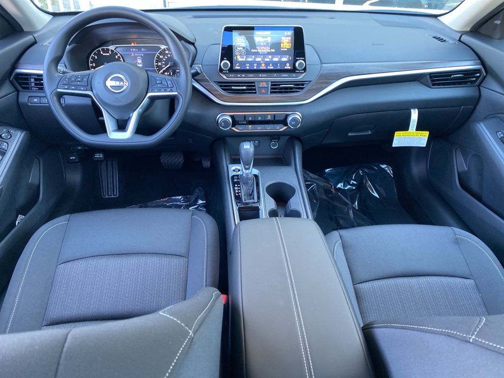 2025 Nissan Altima SV Image 16 of 31