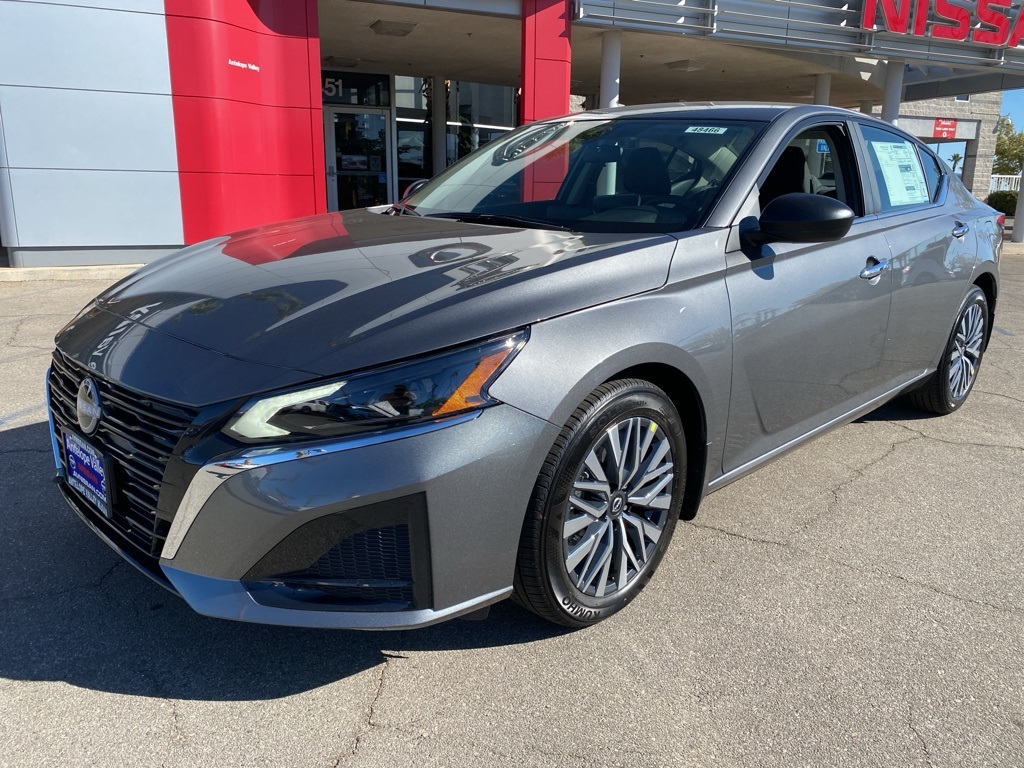 2025 Nissan Altima SV Image 1 of 31