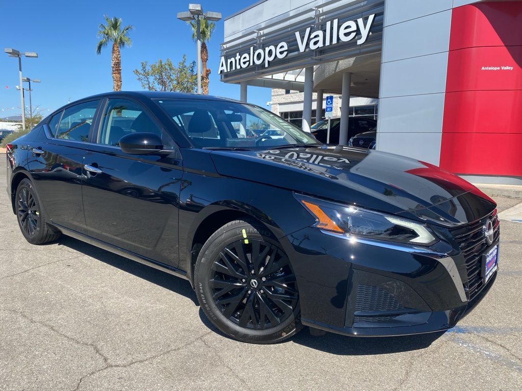 2025 Nissan Altima SV Image 4 of 33