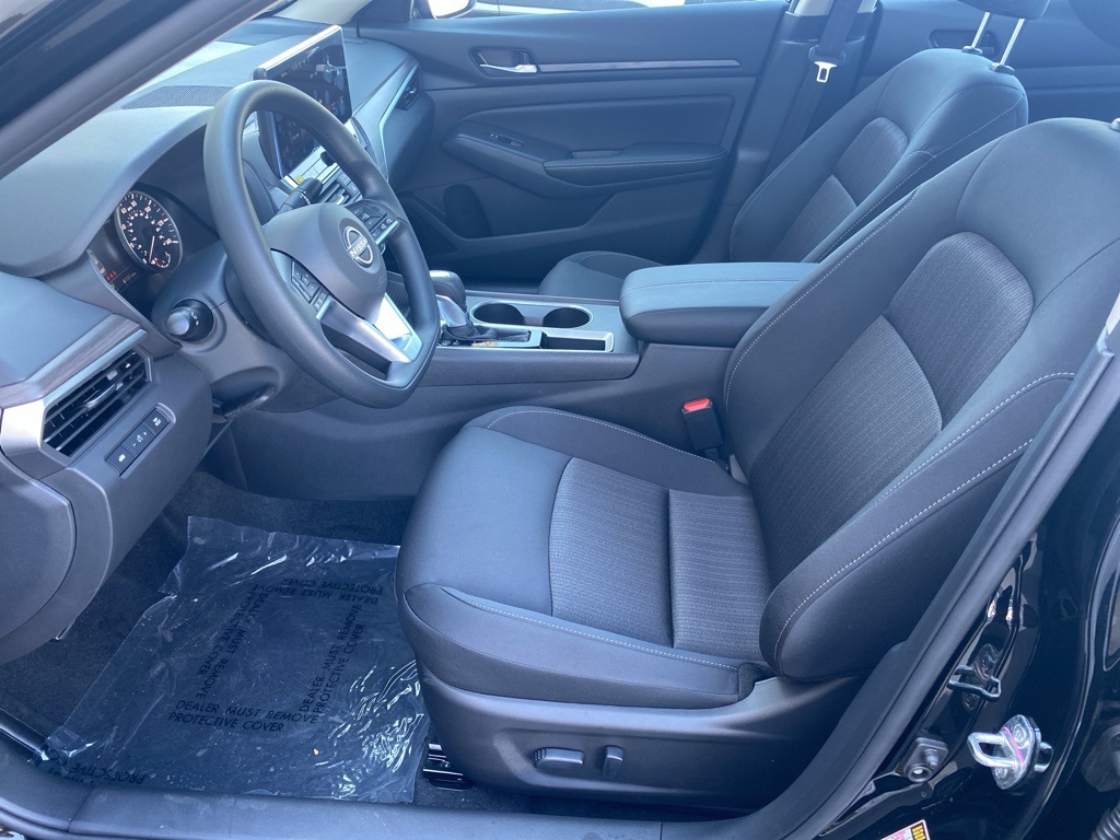 2025 Nissan Altima SV Image 18 of 33