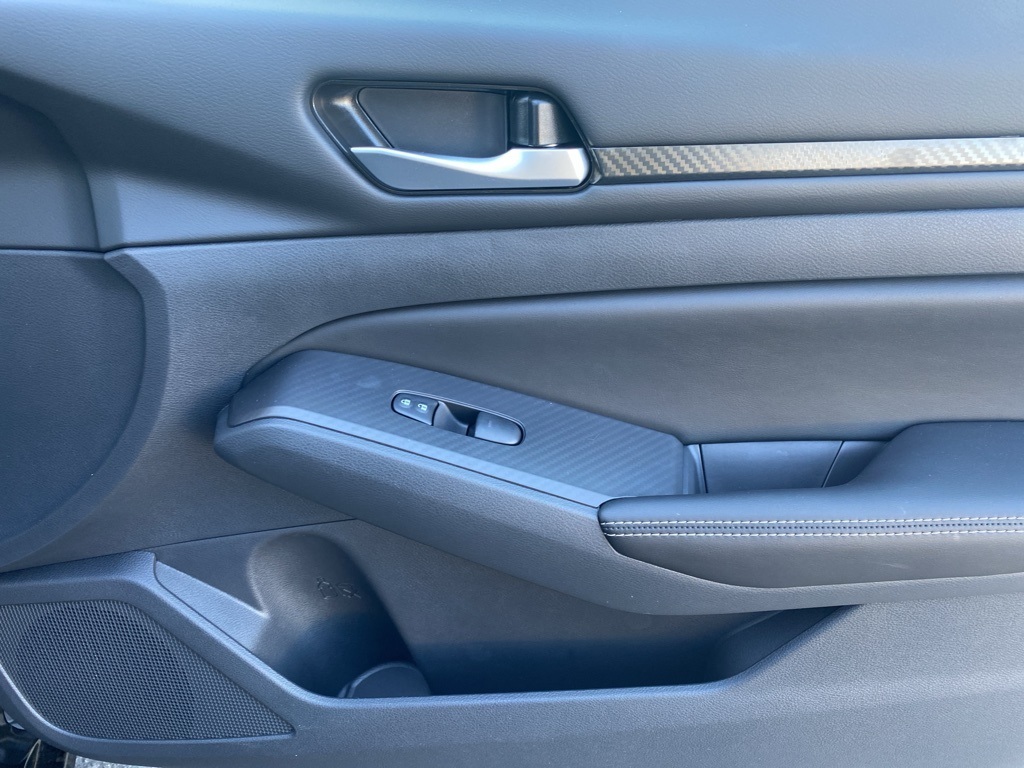 2025 Nissan Altima SV Image 28 of 33
