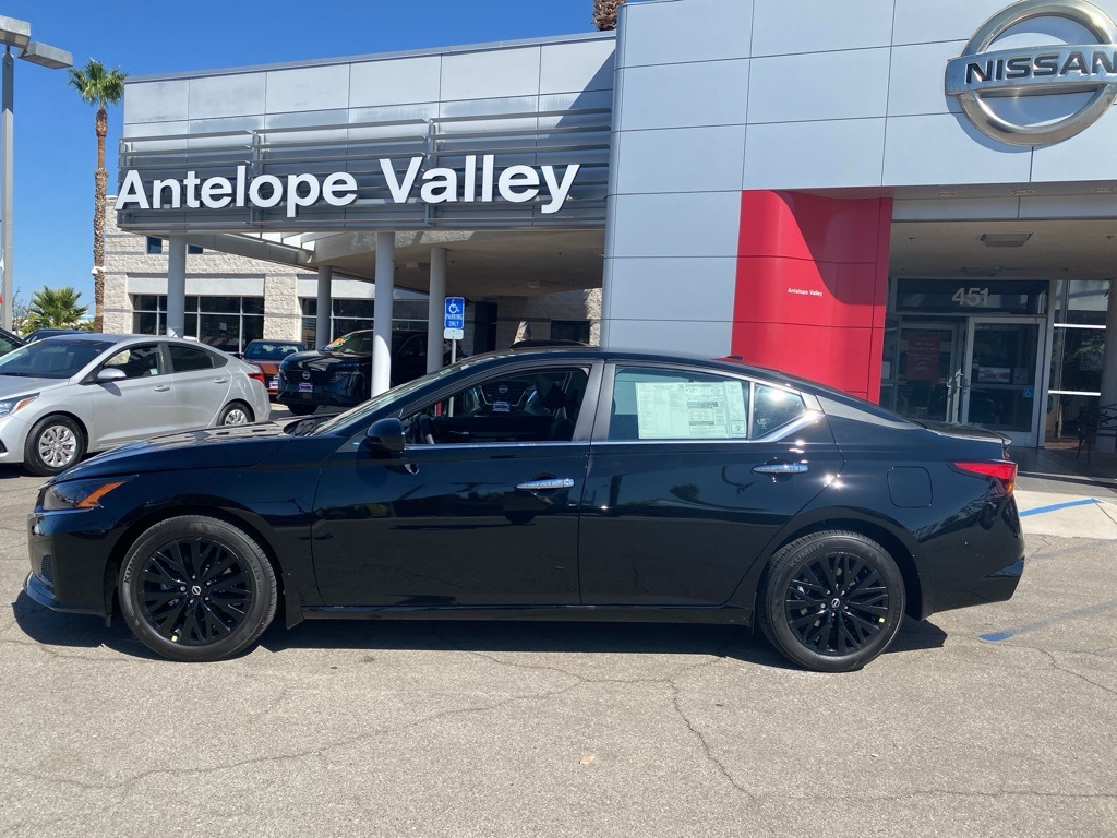 2025 Nissan Altima SV Image 7 of 33