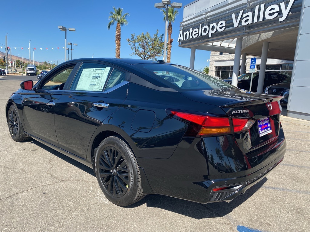 2025 Nissan Altima SV Image 6 of 33